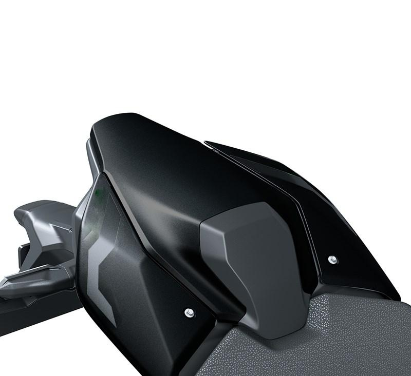 Metallic Spark Black (660)